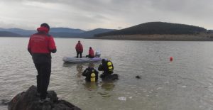 Bolu Seben Göletinde balıkçı teknesi alabora oldu