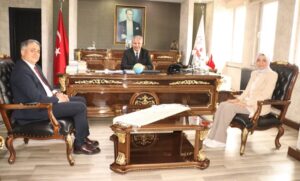 Saffet Bozkurt, Saadet Oruç ile birlikte Kaymakam Yapıcı’yı ziyaret etti