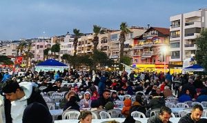Aydın Büyükşehir Belediyesi Klasik İftar Sofralarını Vatandaşlarla Paylaşmaya Devam Ediyor