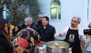 Bodrum Belediyesi’nin iftar programları kapsamında Karaova bölgesi mahallelerinde Lider Aras ile vatandaşlar bir ortaya geldi