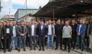 Lider Kılıç, belediye işçisi ile bayramlaştı