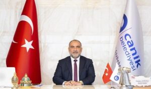 Lider Sandıkçı: “Kadir gecesi, feyz ve rahmetiyle bizlere gelen, af ve mağfiret kapılarının arkasına kadar açıldığı gecedir”