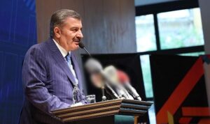 Sağlık Bakanı Koca Taş Bina Kültür ve Sanat Merkezi’nde Gençlerle Buluştu