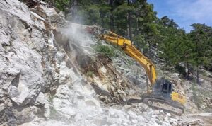 Büyükşehir Belediyesi’nden Pembelik’te yol çalışması