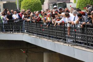 Hatay’da Anma: 1 Mayıs İçin Karanfiller Asi Nehrine Bırakıldı!