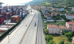 Körfez’de asfaltlanan caddelerin yol çizgileri çekildi
