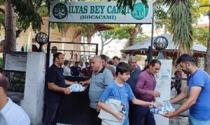 Aydın Büyükşehir Belediyesi vatandaşlarla bayramlaştı