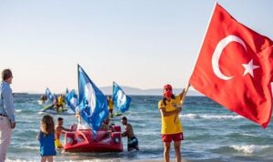 Dünya Çevre Günü’nde İzmir’den güzel haber İzmir’de 41 halk plajının 40’ında Mavi Bayrak dalgalanıyor