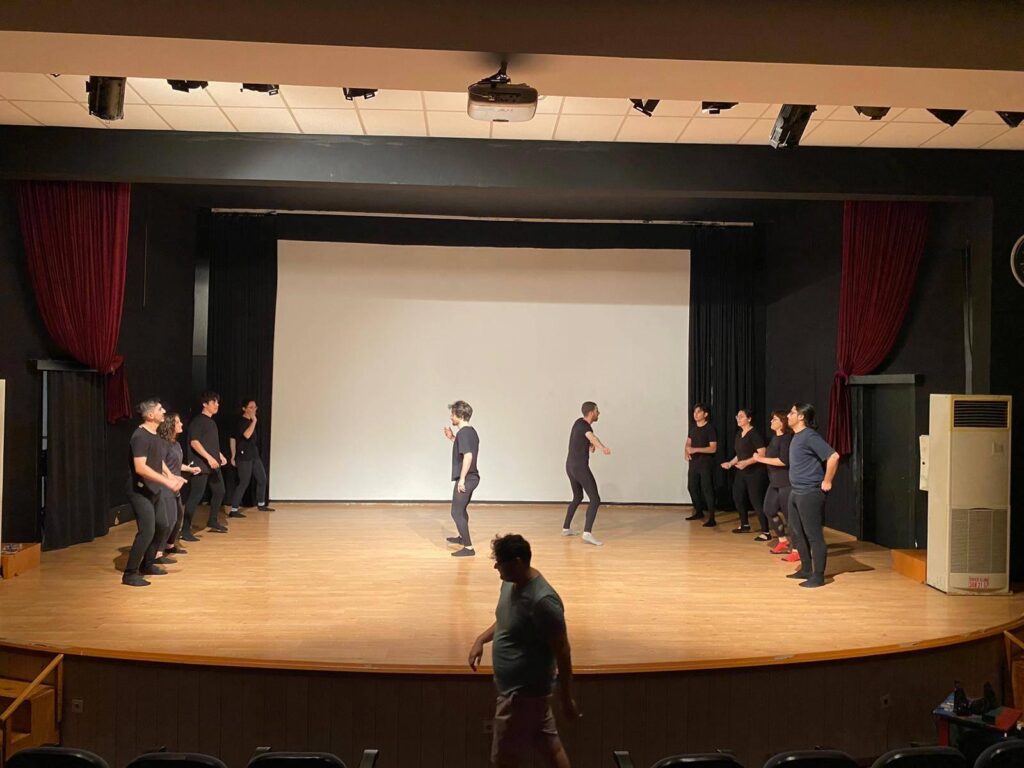 Egeliler Tiyatroya Doyacak