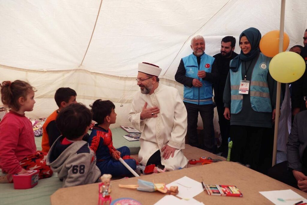 Eğitim-Sen İzmir, Okullara ‘İmam ve Vaiz’ Atamasına Karşı Harekete Geçti!
