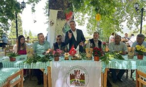 İzmir’in Beydağ ilçesinde Beydağ Belediyesi’nce koordine edilen “Kestane Gal Arısı Zararlısı” bilgilendirme toplantısı yapıldı.