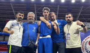 Kağıtsporlu boksörlerden 3 bronz