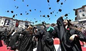 Koç Üniversitesi 29’uncu Dönem Mezunlarını Verdi