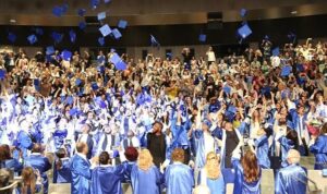 Okan’da mezuniyet sevinci