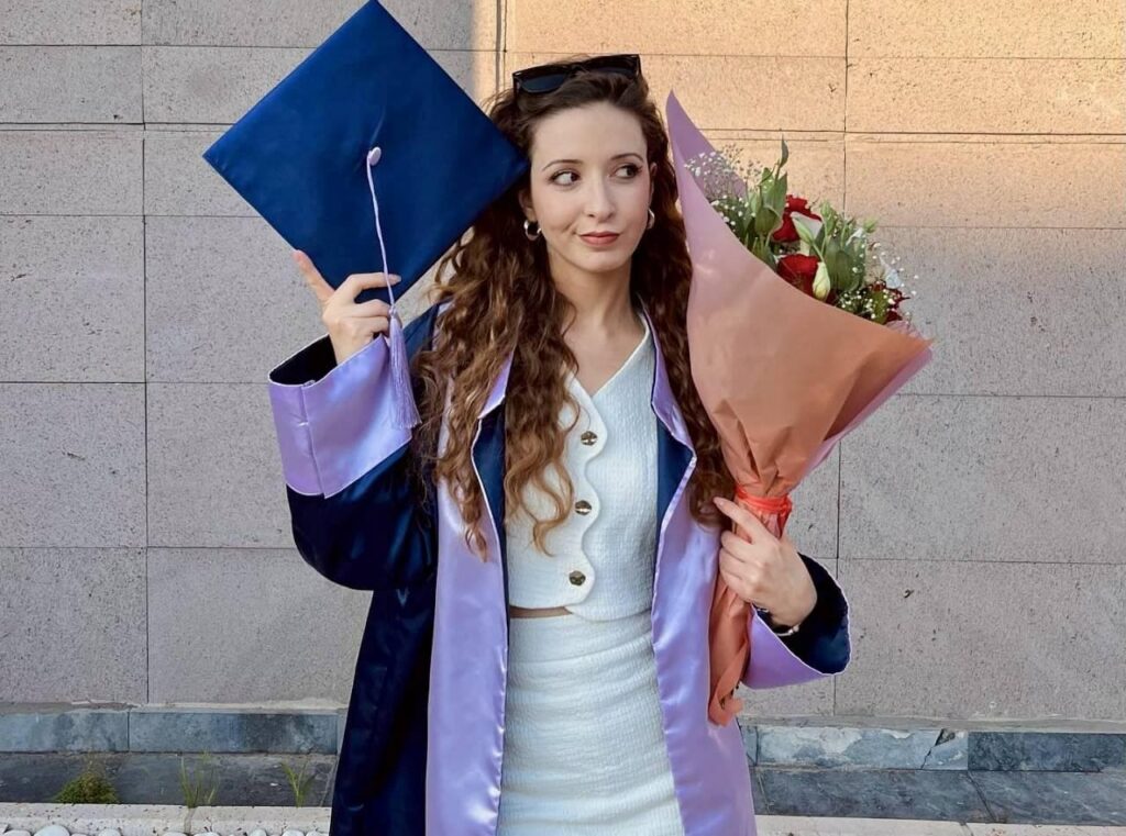 Yeni Mezun Hekim Dr. Sultan Kurt, “Teşekkür Etmiyorum”