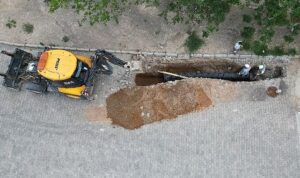 15 Temmuz Mahallesi Muhsin Yazıcıoğlu Bulvarı’nda yağmur suyu hattı için çalışmalar başladı
