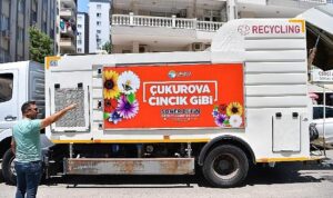 Çukurova’da konteynerler ilaçlı su ile yıkanıyor