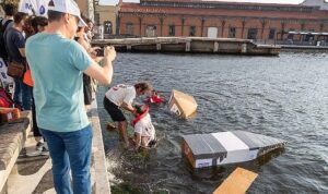 Kabotaj Bayramı’nda kartondan tekneler yarıştı