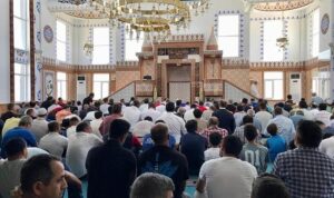 Alikahya’da cami cemaatinden Başkan’a teşekkür