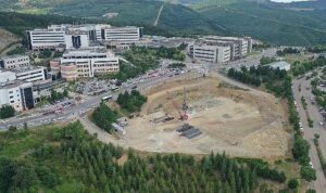 KOÜ Umuttepe Cami ve otoparkı devam ediyor