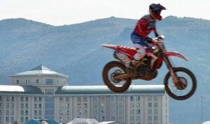 Motosiklet Tutkunları Afyomkatahisar’da Buluşuyor