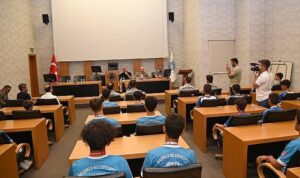 Şampiyon Hokeyciler’den Başkan Pekyatırmacı’ya ziyaret