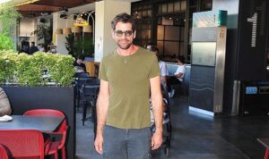 Ünlü oyuncu Cemal Hünal öğle yemeği için geldiği Kanyon’da objektiflerimize takıldı.