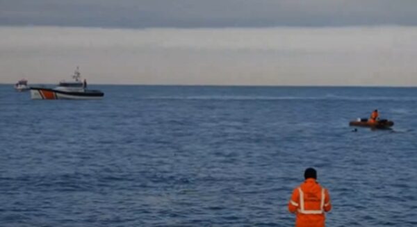 Denizcileri arama kurtarma çalışması devam ediyor..