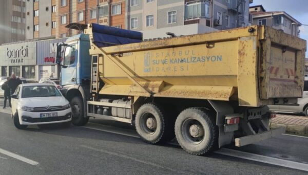Yardıma gelen İBB aracı Kdz. Ereğli’de kaza yaptı