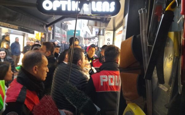 Çarşıda intihar vakası