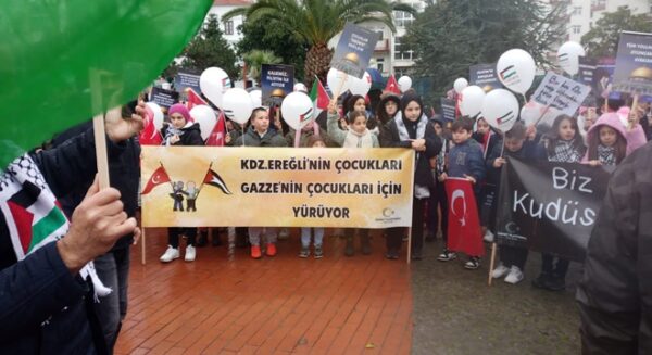 Kdz.Ereğli’li çocuklar şehitler için yürüdü..
