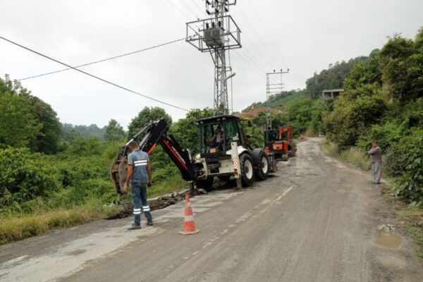 KAVAKDERESİ’NDE İÇME SUYU HATTI ÇALIŞMALARI SÜRÜYOR