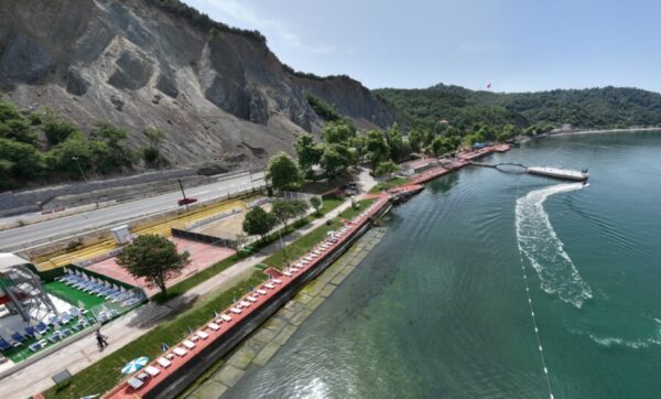 KDZ. EREĞLİ BELEDİYE PLAJLARINDA DALGA NEDENİYLE DENİZE GİRİŞ DURDURULDU