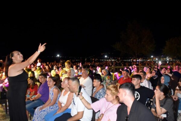 YAĞMUR OKUR, EREĞLİ’DE FIRTINA ESTİRDİ