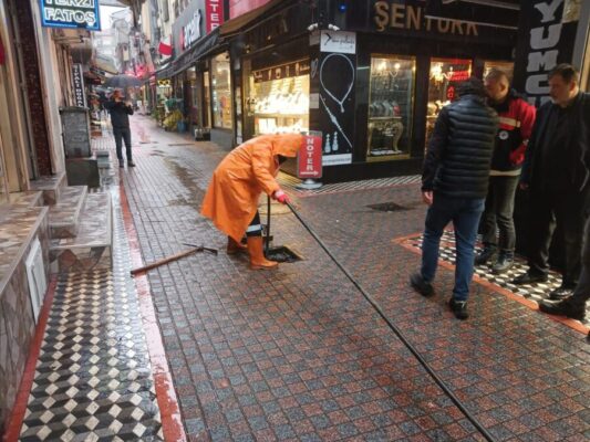 DERELERDE SU SEVİYESİ YÜKSELİYOR, DALGA BOYU ARTIYOR, FIRTINA ŞİDDETLENİYOR